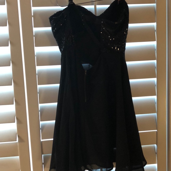 Black Sequinned Top Flowy Dress w/ Exposed Back - Picture 3 of 4
